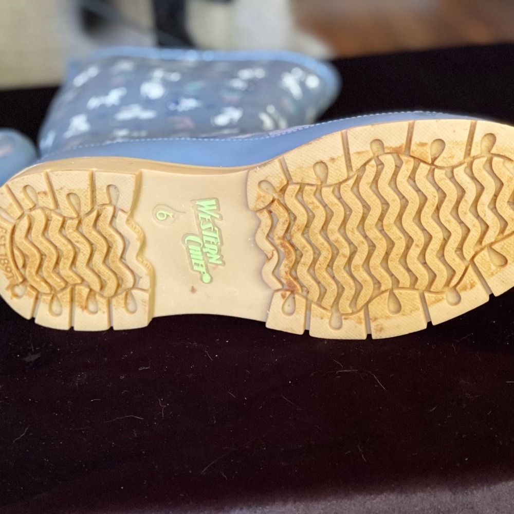 KIDS RAIN BOOTS 🥾 NWB - Picture 2 of 4